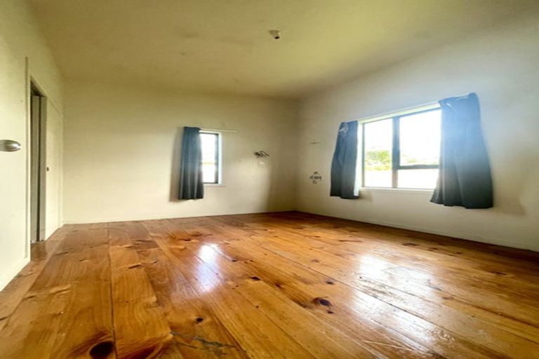 Photo of property in 21 Don Buck Road, Massey, Auckland, 0614