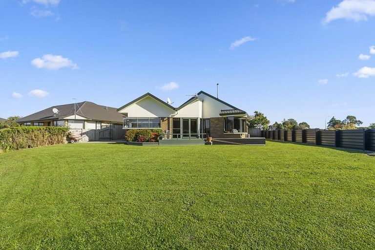 Photo of property in 4 Jasmine Place, Fitzherbert, Palmerston North, 4410