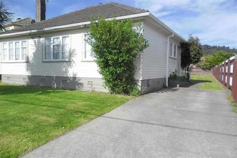 Photo of property in 54 Molesworth Street, Taita, Lower Hutt, 5011