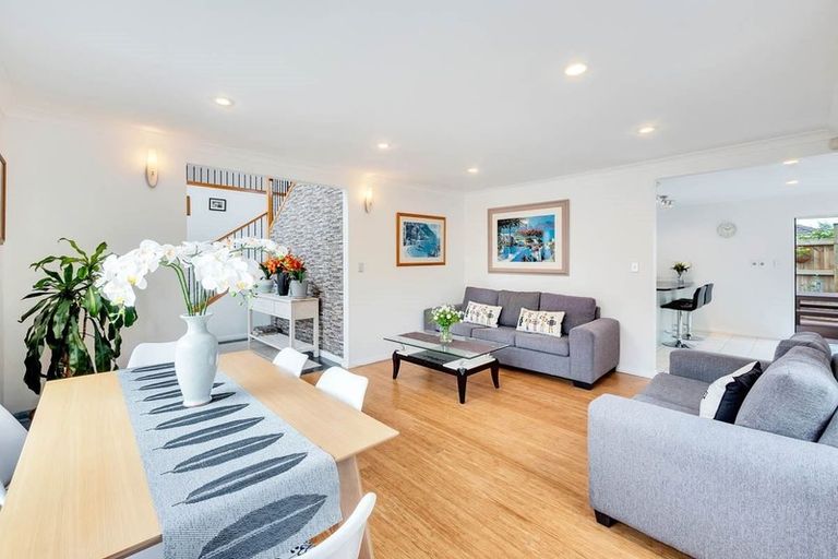 Photo of property in 6 Errigal Close, Pinehill, Auckland, 0632