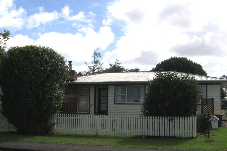 Photo of property in 6 Glen Norman Avenue, Henderson, Auckland, 0610