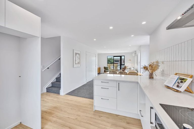 Photo of property in 4/504 Don Buck Road, Massey, Auckland, 0614