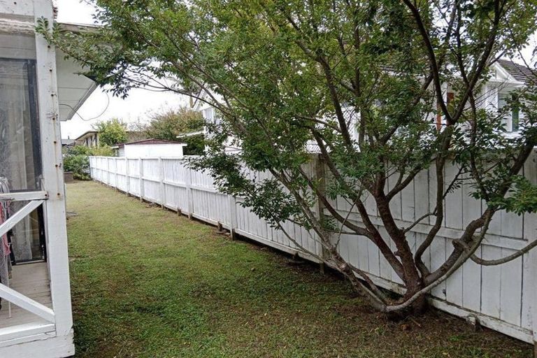 Photo of property in 12 Ussher Place, Pakuranga Heights, Auckland, 2010