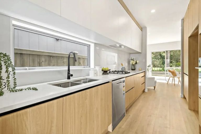 Photo of property in 13 Yellow Pear Lane, Karaka, 2578