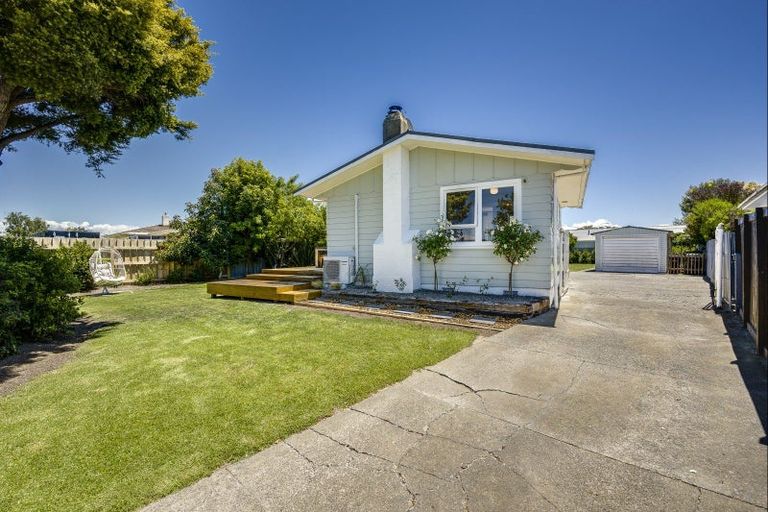 Photo of property in 21 Davidson Avenue, Pirimai, Napier, 4112