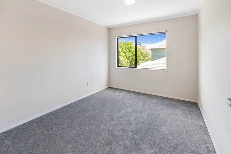 Photo of property in 1/42 Lexington Drive, Botany Downs, Auckland, 2010