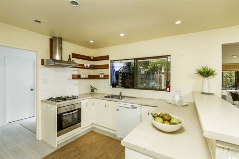 Photo of property in 9a Hanlon Crescent, Narrow Neck, Auckland, 0624