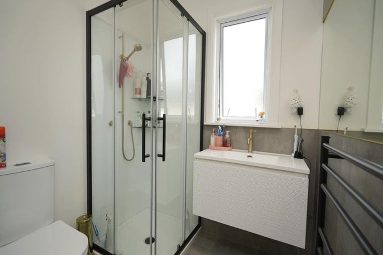 Photo of property in 37 Winston Avenue, Hokowhitu, Palmerston North, 4410