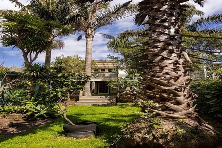 Photo of property in 106 Calliope Road, Stanley Point, Auckland, 0624