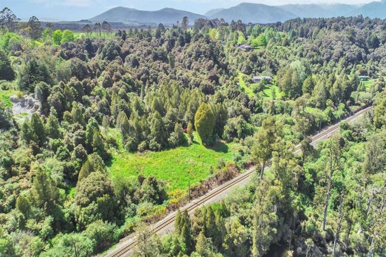 Photo of property in 1946 Arnold Valley Road, Moana, Dobson, 7872