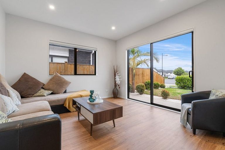 Photo of property in 6 Earlywood Road, Takanini, 2110