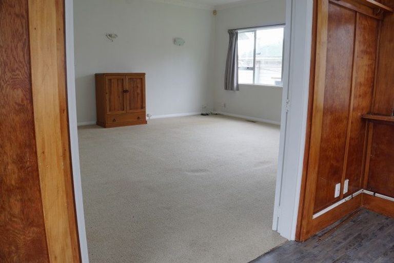 Photo of property in 109 Queens Drive, Lyall Bay, Wellington, 6022