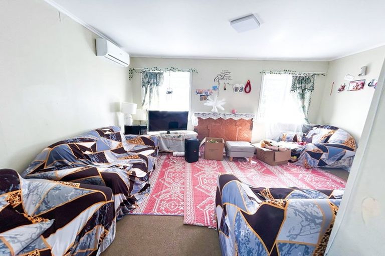 Photo of property in 52 Hutchinson Avenue, New Lynn, Auckland, 0600