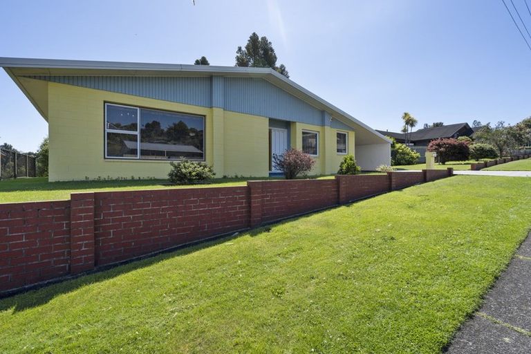 Photo of property in 102 Awanui Street, Merrilands, New Plymouth, 4312