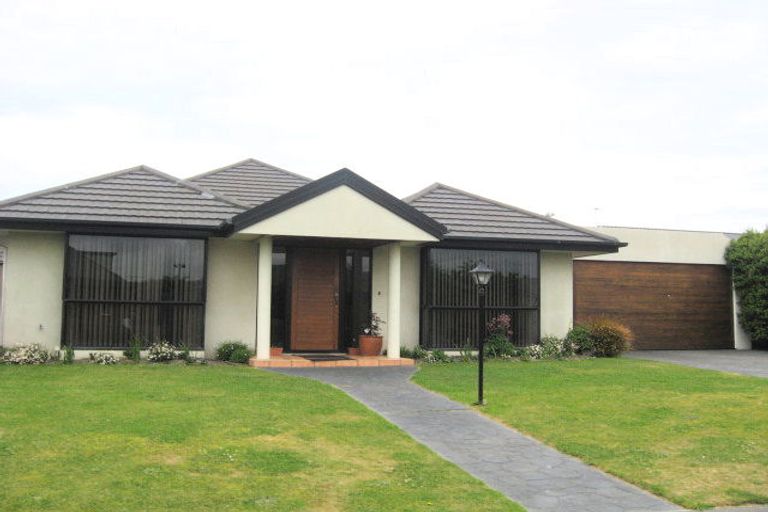Photo of property in 16 Farnswood Place, Redwood, Christchurch, 8051