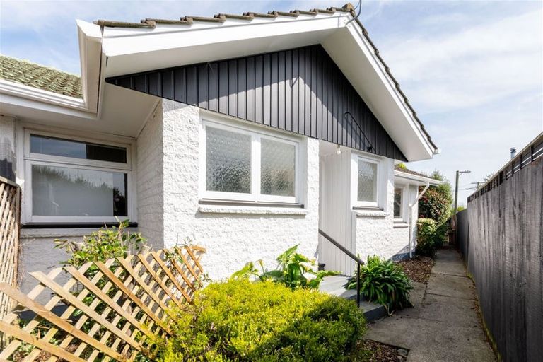 Photo of property in 2/42 Office Road, Merivale, Christchurch, 8014