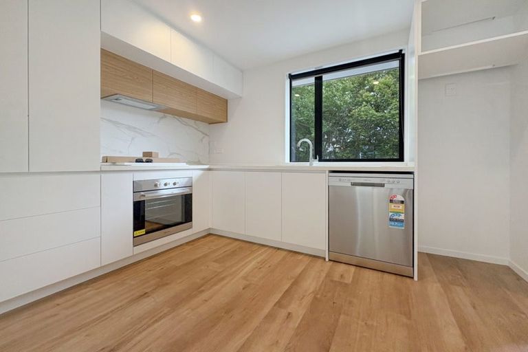 Photo of property in 19c Pavola Grove, Glenfield, Auckland, 0629