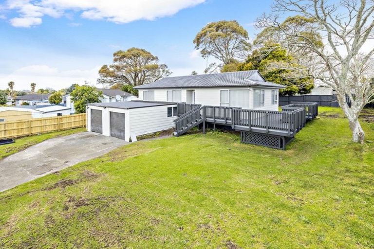 Photo of property in 15 Becker Drive, Weymouth, Auckland, 2103