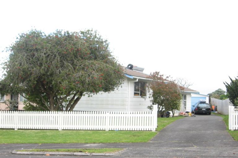 Photo of property in 27 Leaver Place, Weymouth, Auckland, 2103