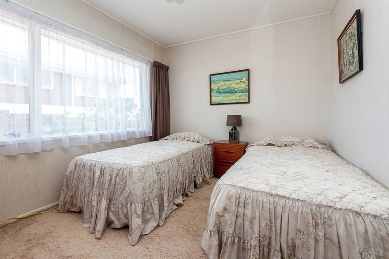 Photo of property in 21 Tupaki Place, Pakuranga Heights, Auckland, 2010