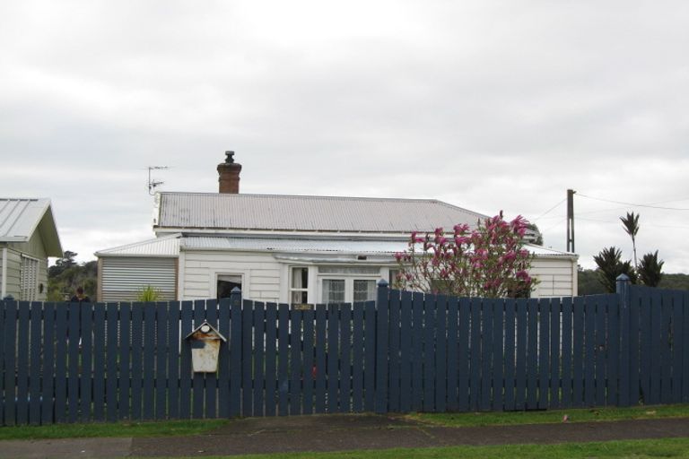 Photo of property in 2 Broadway, Waitara, 4320