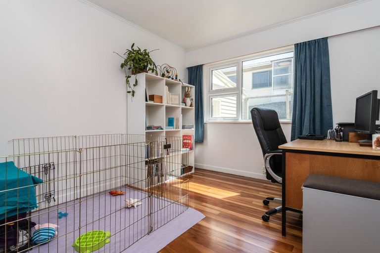 Photo of property in 13 Turville Crescent, Newlands, Wellington, 6037