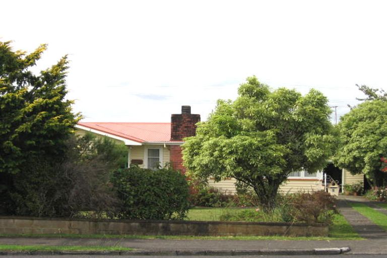 Photo of property in 5 Flanshaw Road, Te Atatu South, Auckland, 0610