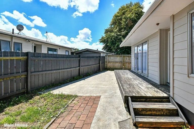 Photo of property in 426 Roscommon Road, Clendon Park, Auckland, 2103