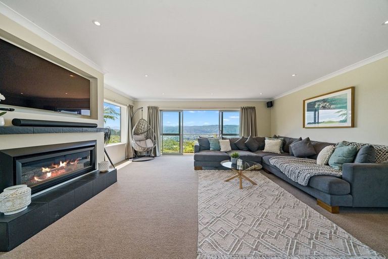 Photo of property in 34 Arahiwi Grove, Tirohanga, Lower Hutt, 5010
