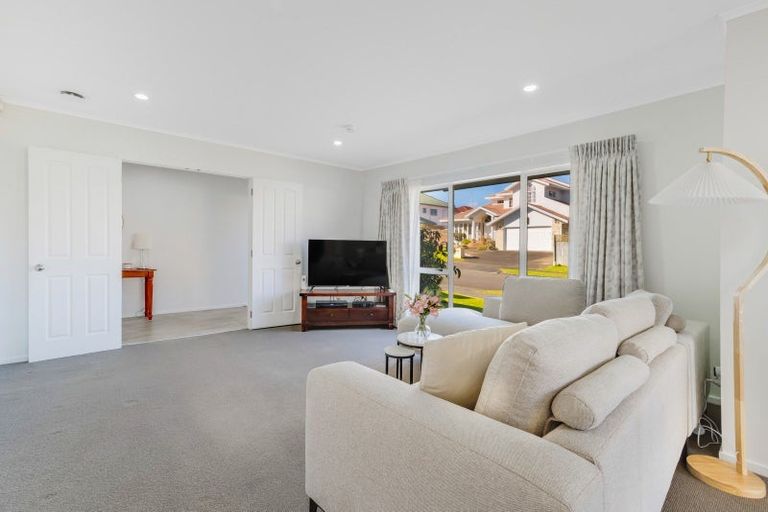 Photo of property in 2 Chale Place, Somerville, Auckland, 2014