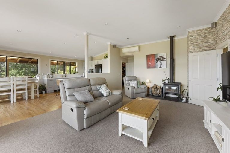 Photo of property in 11 Streets Way, Timberlea, Upper Hutt, 5018