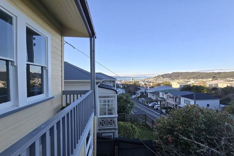 Photo of property in 92 Rolleston Street, Mount Cook, Wellington, 6021