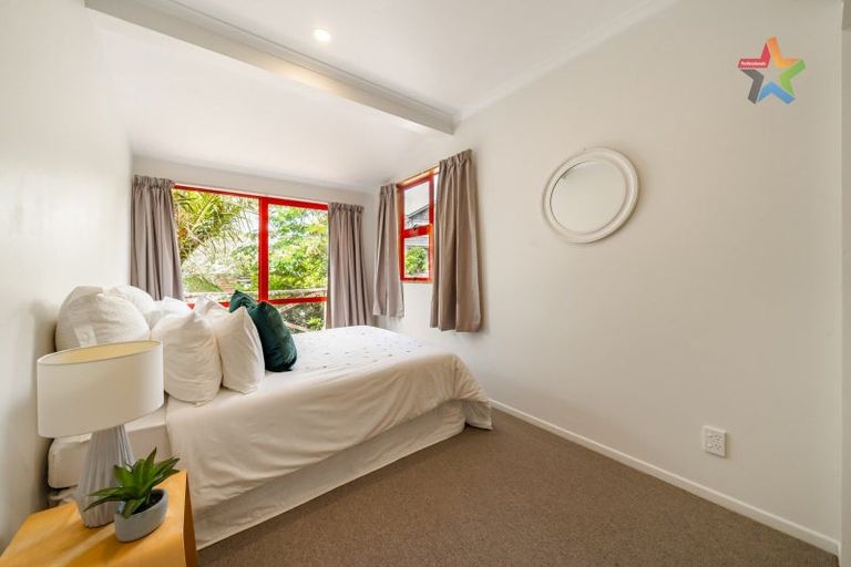 Photo of property in 6 Sarah Way, Crofton Downs, Wellington, 6035