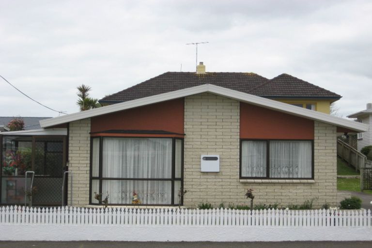 Photo of property in 11a Waimea Street, Westown, New Plymouth, 4310