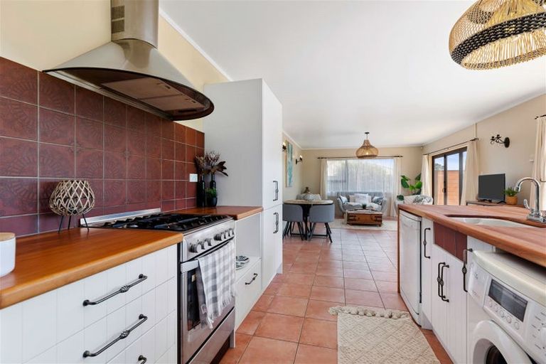 Photo of property in 320 Papamoa Beach Road, Papamoa Beach, Papamoa, 3118