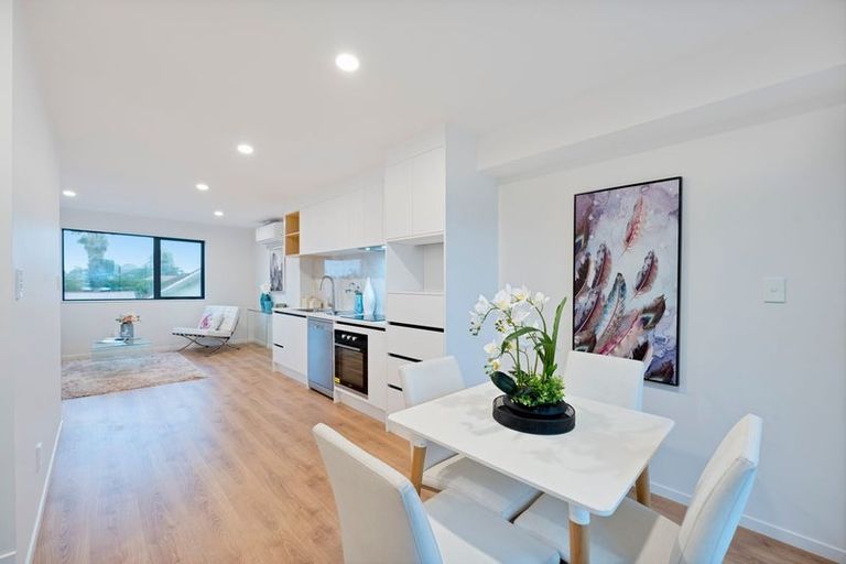 Photo of property in 3/11 Hereford Street, Te Atatu Peninsula, Auckland, 0610