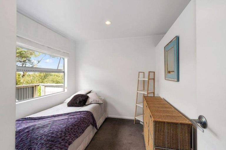 Photo of property in 96 Victory Road, Laingholm, Auckland, 0604