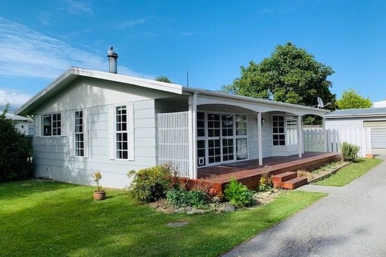 Photo of property in 42 Centennial Avenue, Arrowtown, 9302