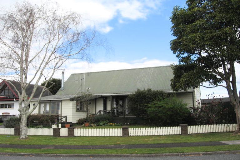 Photo of property in 26 Endeavour Avenue, Welcome Bay, Tauranga, 3112