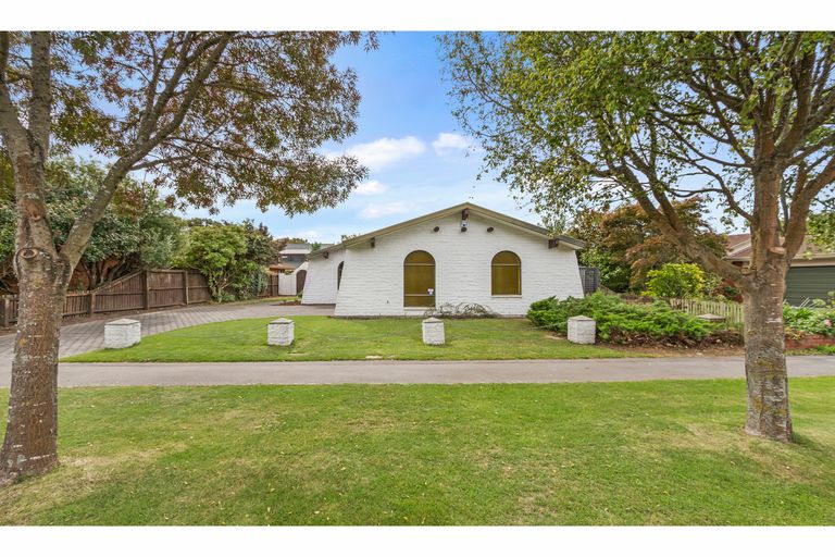 Photo of property in 28 Montclare Avenue, Ilam, Christchurch, 8041