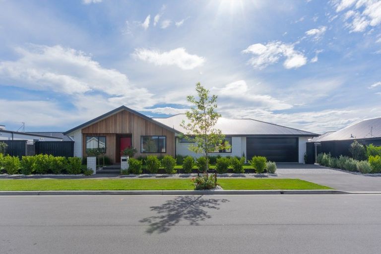 Photo of property in 11 Evelyn Crescent, Marshland, Christchurch, 8083