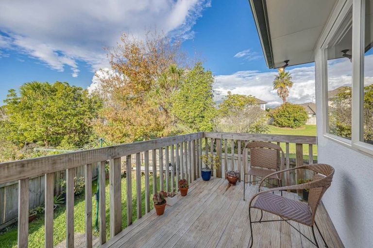 Photo of property in 52 Mirrabooka Avenue, Botany Downs, Auckland, 2010