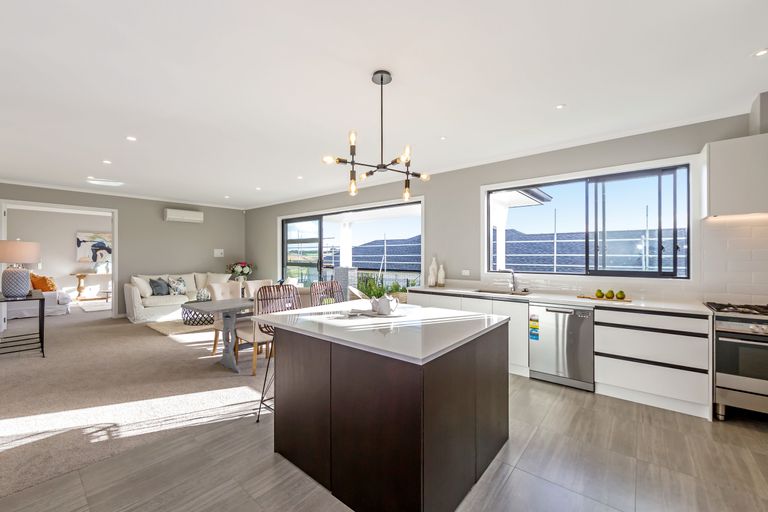 Photo of property in 13 Boocock Crescent, Orewa, 0931