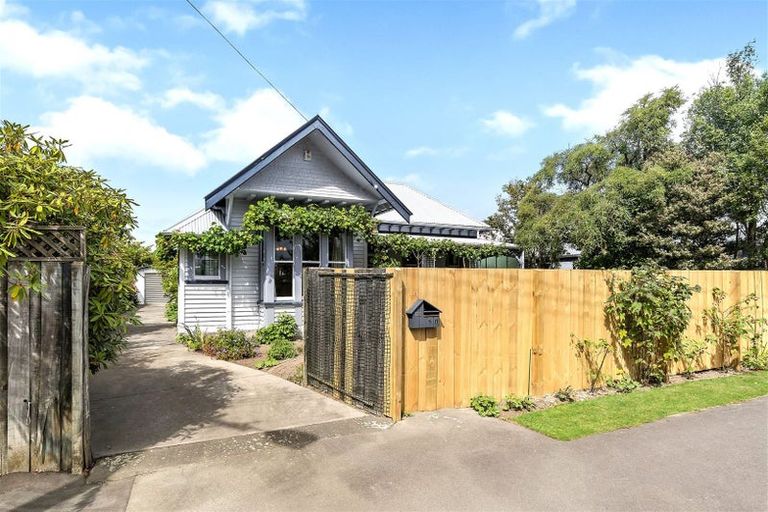 Photo of property in 10 Weston Road, St Albans, Christchurch, 8052