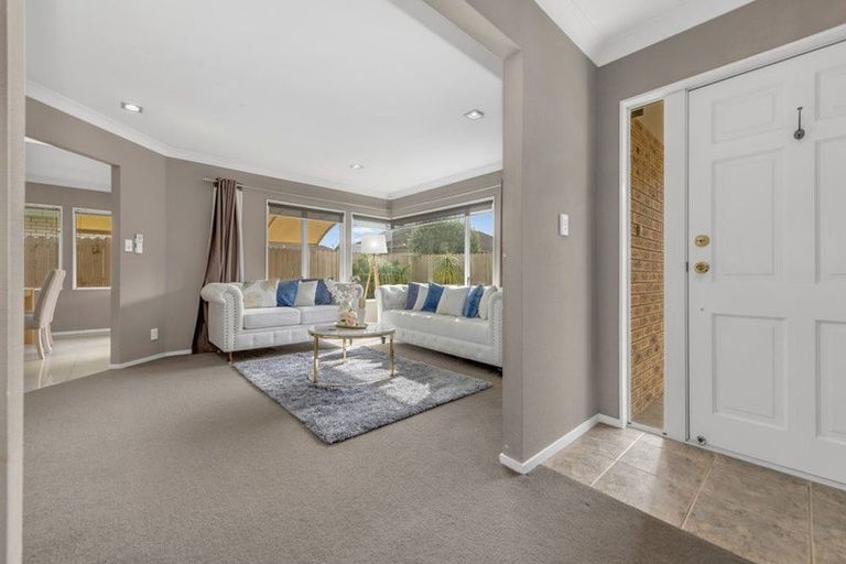 Photo of property in 58 Frank Nobilo Drive, Golflands, Auckland, 2013