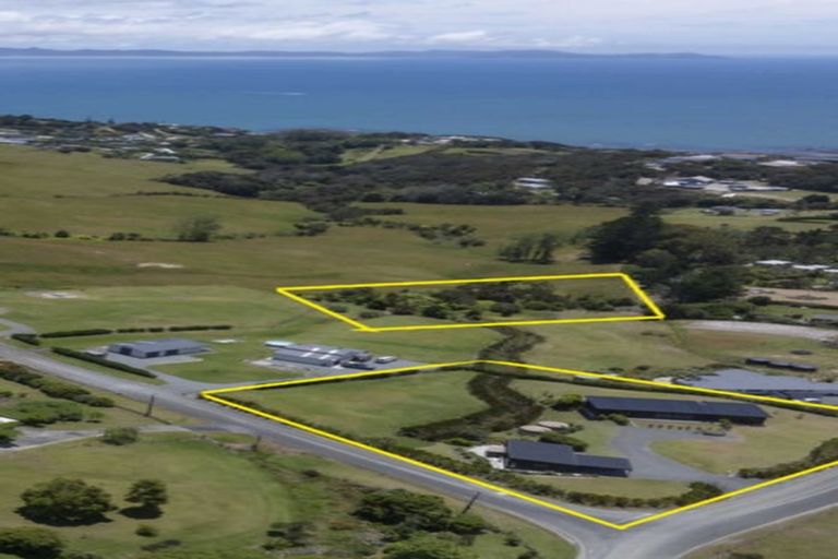 Photo of property in 330 Cable Bay Block Road, Cable Bay, 0420