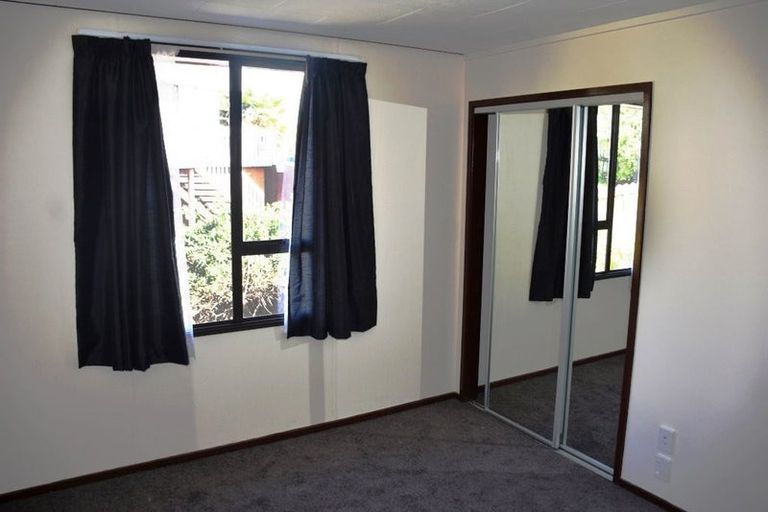 Photo of property in 2b Grenadine Place, Unsworth Heights, Auckland, 0632