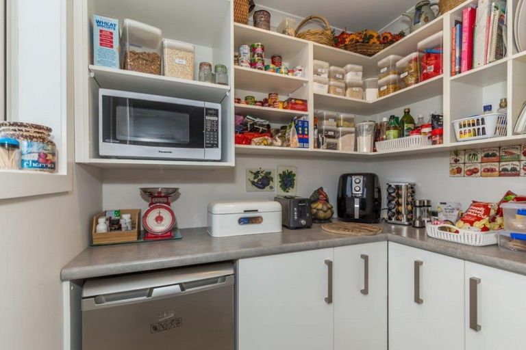 Photo of property in 9 Waipuna Grove, Levin, 5571