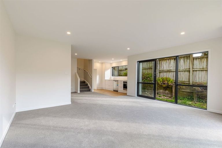 Photo of property in 12a Bluefin Way, West Harbour, Auckland, 0618