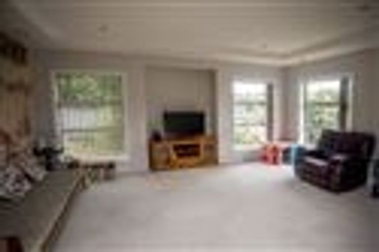 Photo of property in 12 Kaweka Close, Aotea, Porirua, 5024